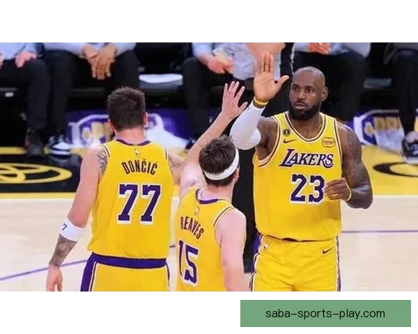 湖人官方发布季后赛海报 詹东里组合领衔球队晋级核心阵容